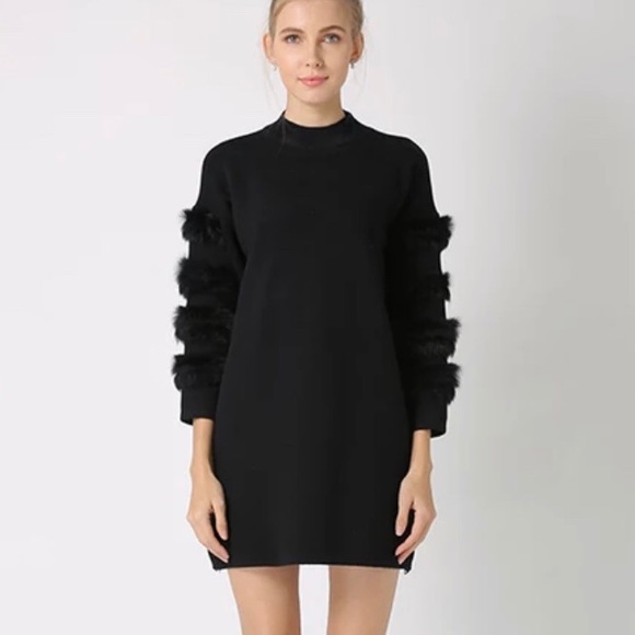 Knitted sweater dress with rabbit fur trims - Picture 2 of 8